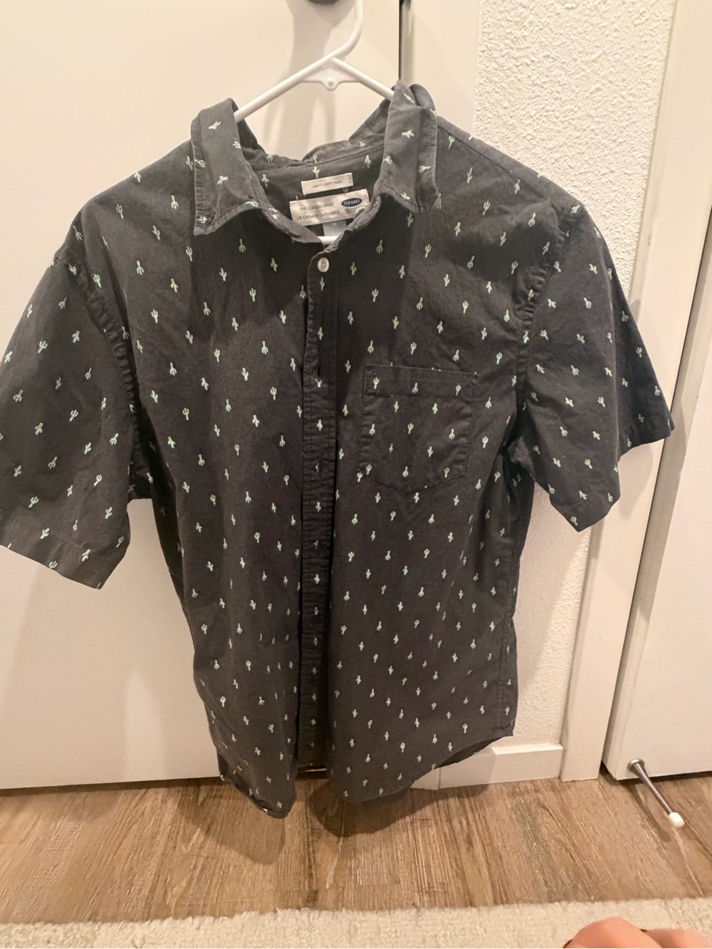 Old Navy Black Short-Sleeve Button-Up Shirt with Mint Cactus Print